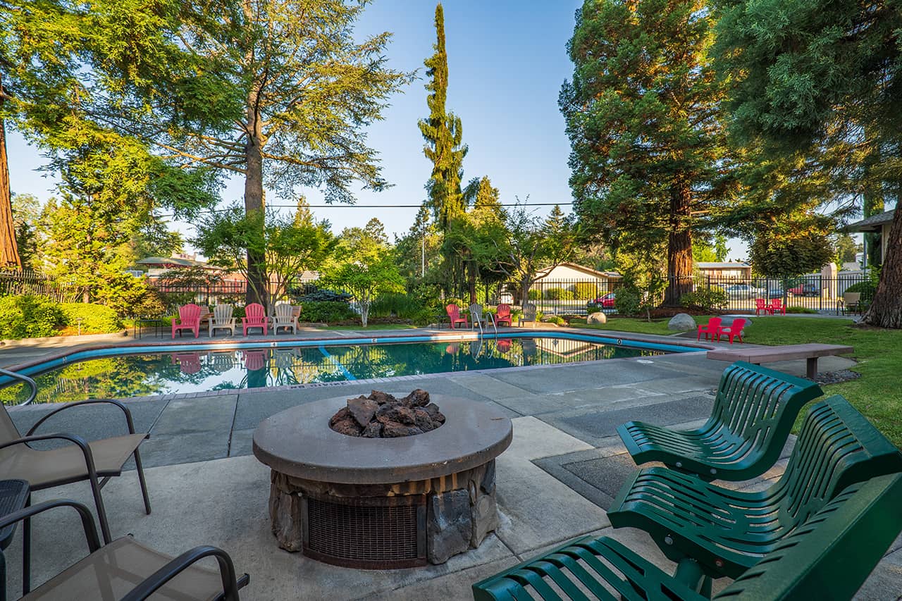 a photo of the gas fire pit near the pool at the Redwood Hyperion Suites Hotel in Grants Pass, OR