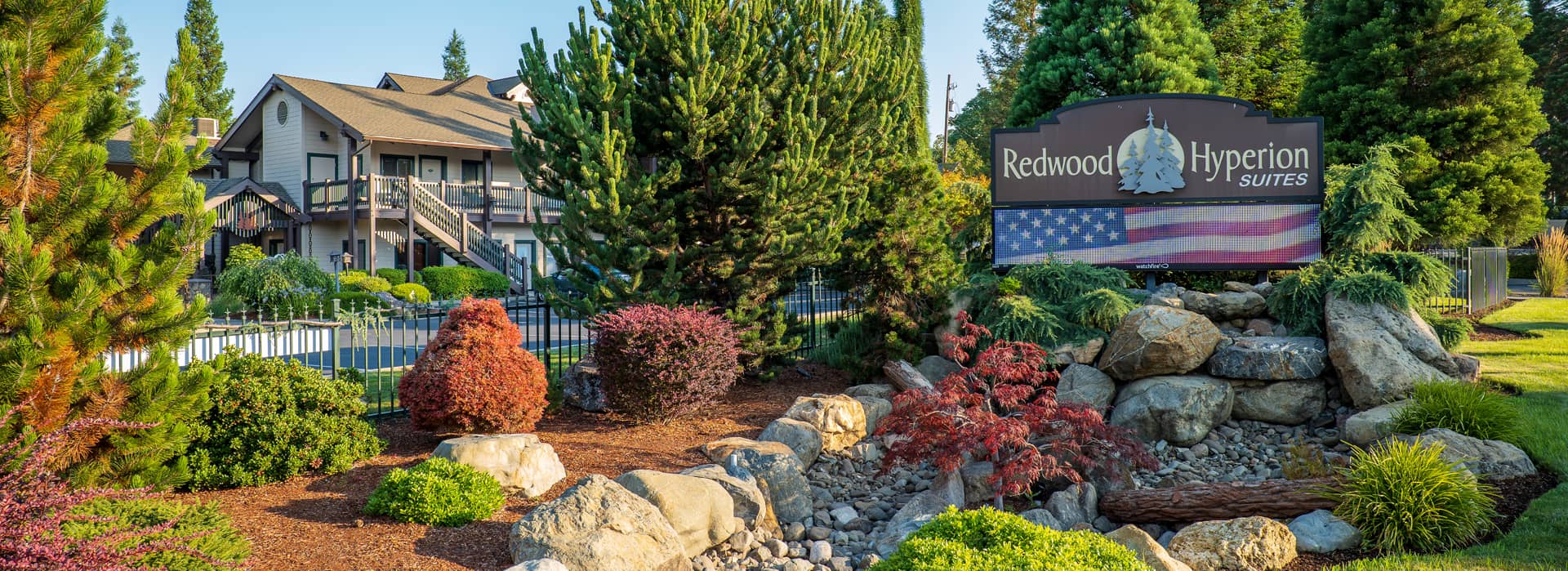 Redwood Hyperion Suites front entrance in grants pass oregon